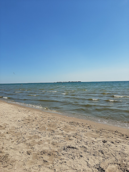 picture of Lake Ontario taken from the beach at Presqu'ile Provincial Park