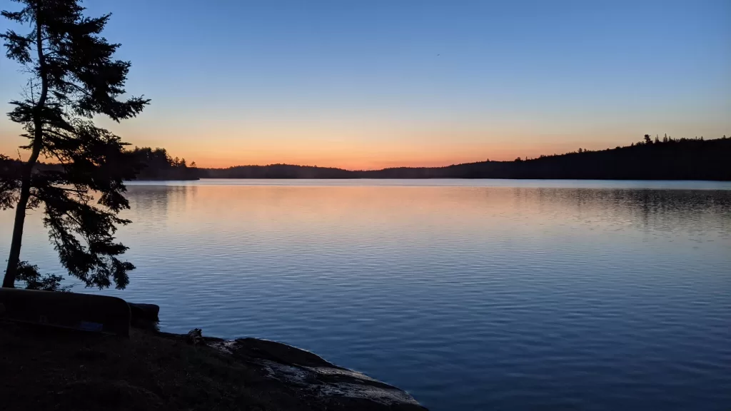 picture of a lake and sunset in Algonquin Provincial park